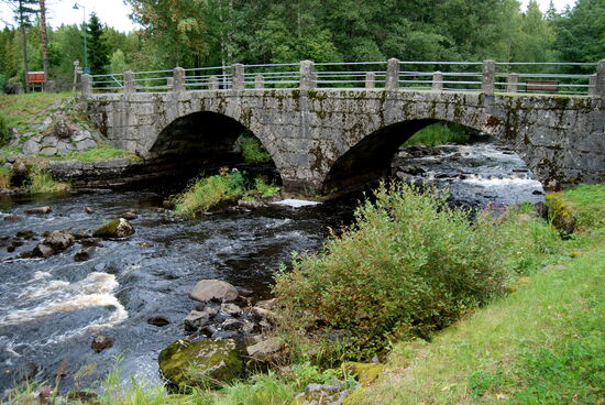 und Långfors bro, die Steinbrücke von 1886-87