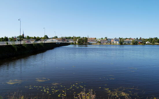 die Brücke führte uns nach Kristinestad hinüber