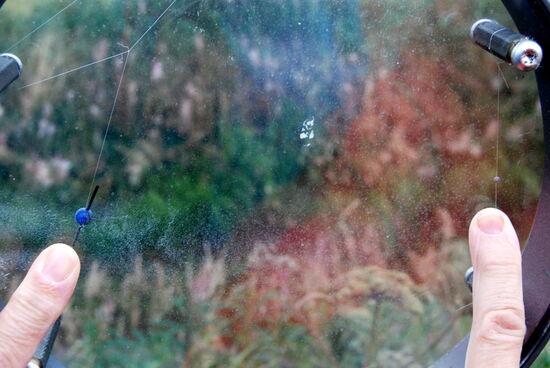 Erde und Mond im entsprechenden Größenverhältnis