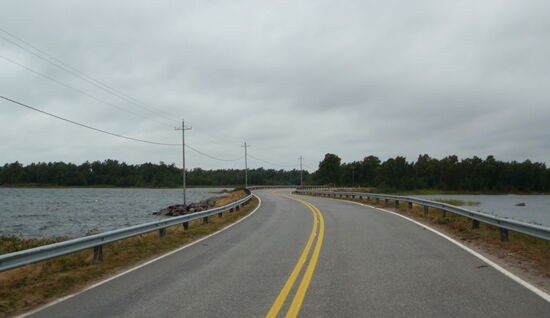 die Straße führte von der Insel Replot