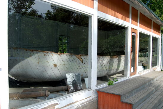 dort wurde ein englisches Landungsboot ausgestellt, das im Krimkrieg erobert wurde