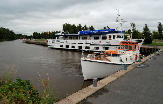 die Einfahrt zum Sund mit dem Schären-Boot Jenny