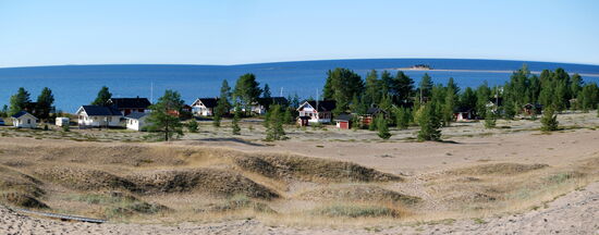 Ferienhäuser am Strand bei der Weiterfahrt (2 Bilder zusammengesetzt)