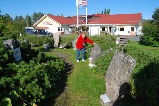 an der Raststätte in Utajärvi gab es einen geologischen Pfad mit der Darstellung von verschiedenen Gesteinen