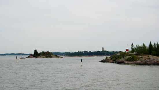 mit dem Turm kommt Sveaborg in Sicht