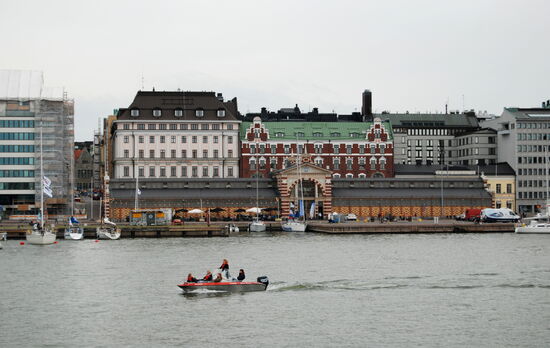Saluhallen - die Markthalle am Hafen