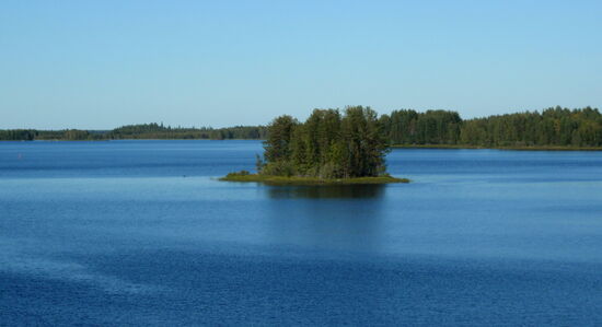 Insel im Sund zum Festland