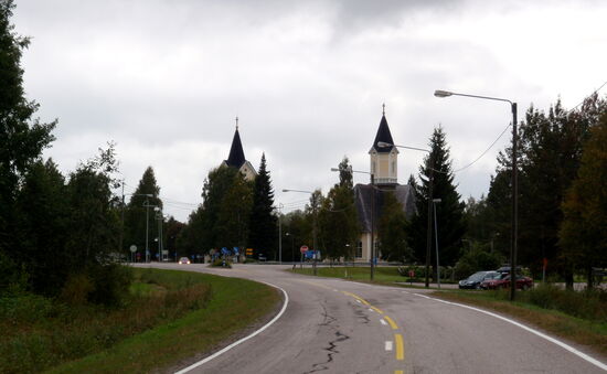 Kreuzung der 800 und der 88 in Piippola mit der Kirche