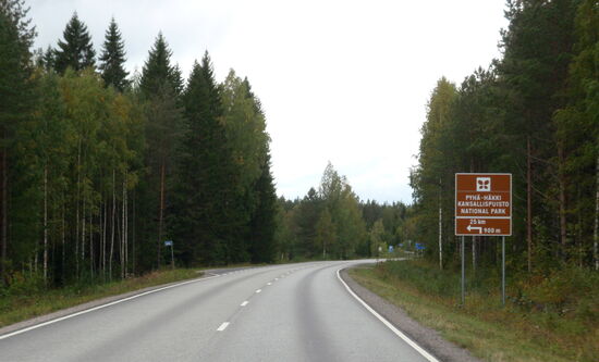 Abzweig der Straße 77 auf die 6510 zum Nationalpark Pyhä-Häkki