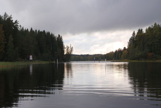bald hatten wir den Fahrweg nördlich der Insel Ulonsaari erreicht