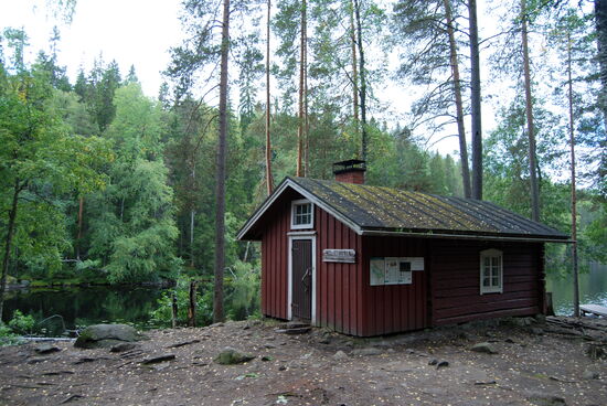zur Hütte am See Helvetinjärvi