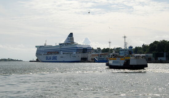 wir gingen am Hafen entlang, "unsere" Fähre Silja Serenade war wieder da,
im Vordergrund eine der Sveaborg-Fähren