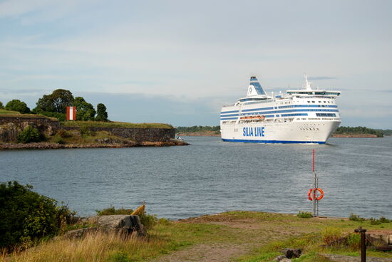 "unsere" Fähre Silja Serenade passierte Sveaborg