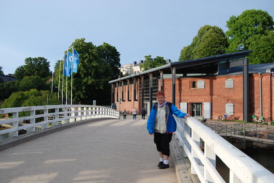 über die Brücke am Museum