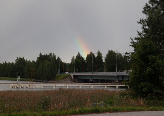 bald erreichten wir wieder die Hauptraße 25, über der ein Regenbogen stand