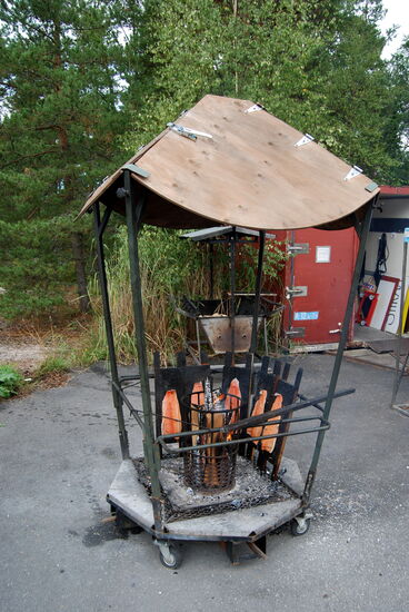 an der Einfahrt des Ortes Gustavs - Kustavi gab es Verkaufsstände, wo u.a. Flammlachs verkauft wurde