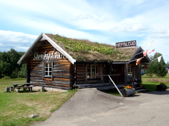 kleiner Halt an einer Kunsthandwerks-Hütte