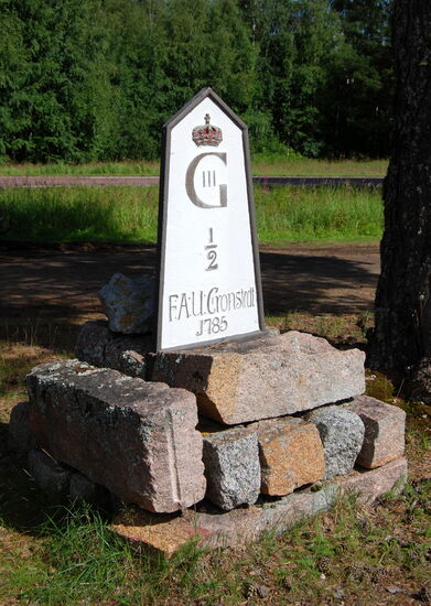alter Meilenstein am Ausgang