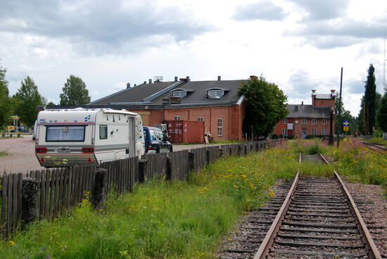 zum Wohnwagen und Auto