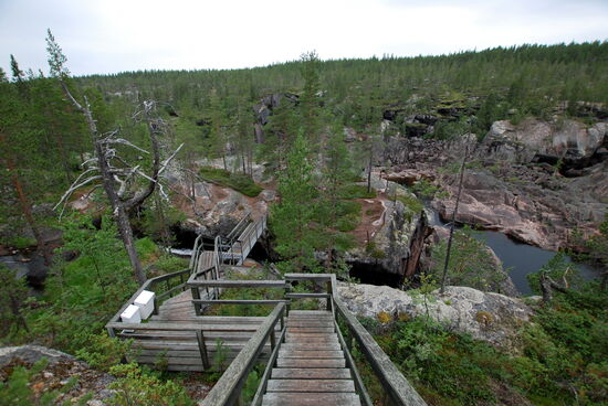 über viele Treppen ging es in die Tiefe