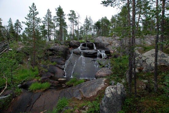 zurück am kleinen Wasserfall