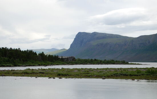 das Naturum verschwindet in der Landschaft