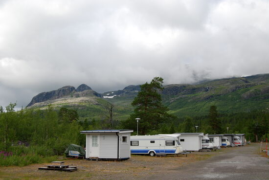 für den Winter hatten viele Plätze feste Hütten statt Vorzelte