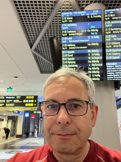 In Stockholm. Wir warten auf den Zug nach Luleå