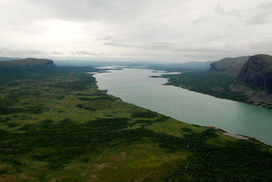 und in Täler mit Seen
