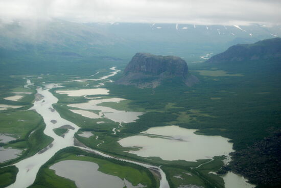 der Felsklotz Nammásj im Delta