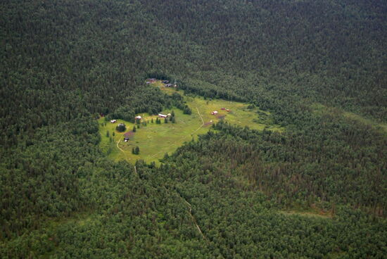 und flogen über die Gebirgsstation Aktse