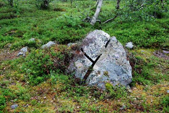 wer hat hier den Stein gespalten?