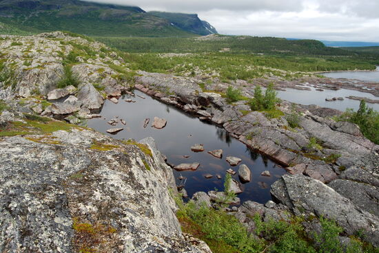 in den Felsen sammelte sich Wasser