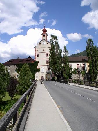 Stadtturm von Gmünd, eigentlich das spätgotische "untere Tor" mit barockem Giebel und Glockentürmchen