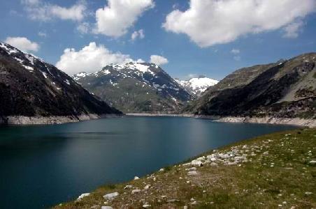 Der Stausee mit den Tischlerkarkopf (rechts hinten)