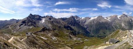 Von der Edelweisspitze: in der Mitte, im Hintergrund der Großglockner