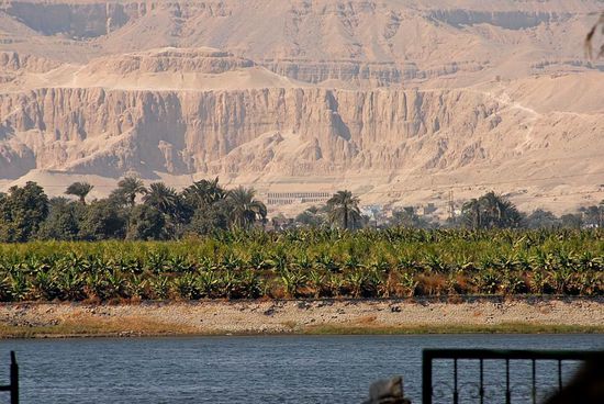 Hatschepsut - Tempel mit dem Weg vom Tal der Könige