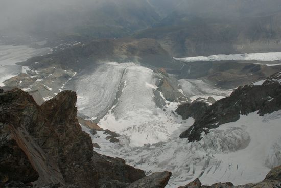 Blick von der Bergstation Kleines Matterhorn hinunter