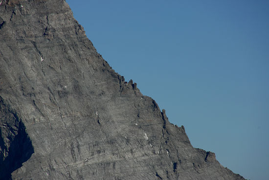 In der Mitte = Biwak Hütte