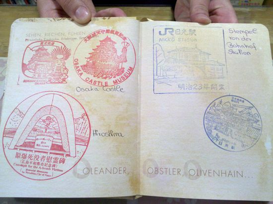 Denise sammelt wo sie nur kann