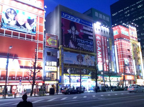 Licht- und Lärmbeschallung von allen Seiten