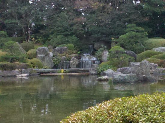 Japanischer Garten mit Wasserfall