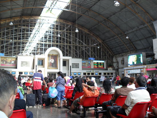 Hauptbahnhof in Bangkok, wo wir auf den Zug nach Chumphon gewartet haben.