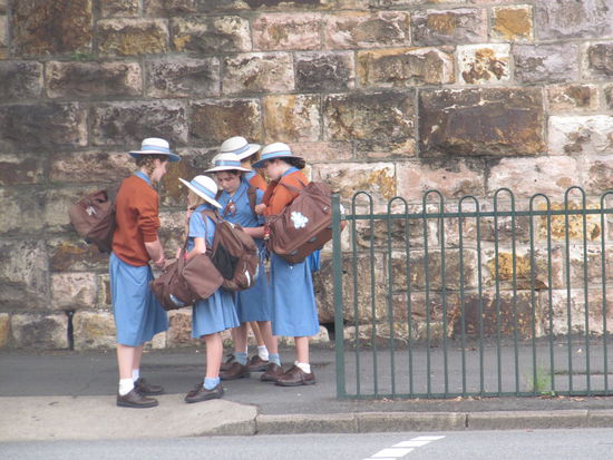 Das muss wohl Australiens hässlichste Schuluniform sein...