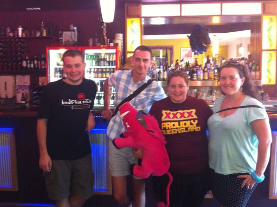 Stu, mein legendärer Louis, Orla und ich in Hog's Breath