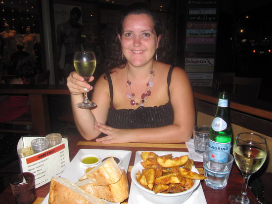 Ein Glas Wein umsonst? Da bin ich bin dabei, dat is prima...