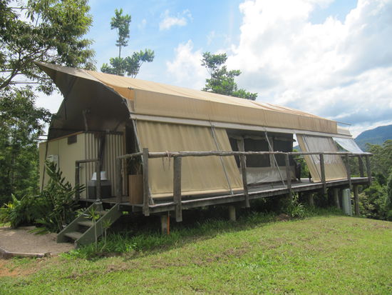 So sehen die Zelte von außen aus. Das hier ist übrigens mein Lieblingszelt.