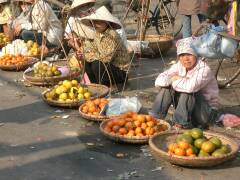 Marktszene in der Altstadt von Hanoi