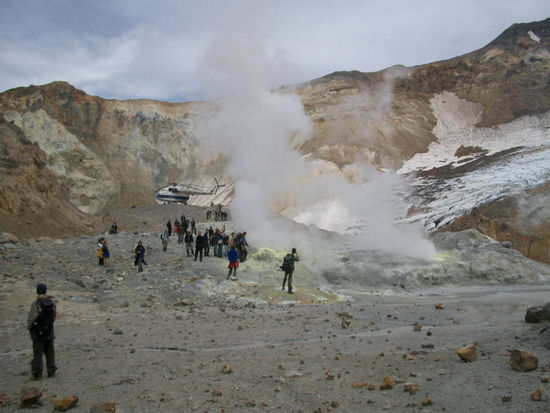 Wir wandern mühsam her, andere lassen sich mit dem Hubschrauber einfliegen