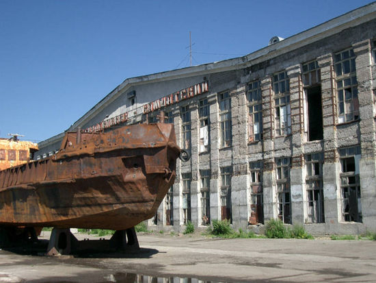 Das ehemals prächtige Empfangsgebäude des Hafens von Petropavlovsk